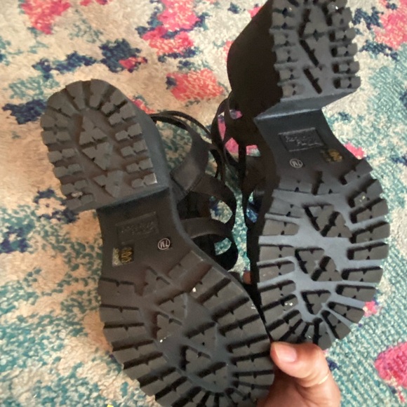 Dirty Laundry Fun Stuff Sandal - Picture 6 of 7